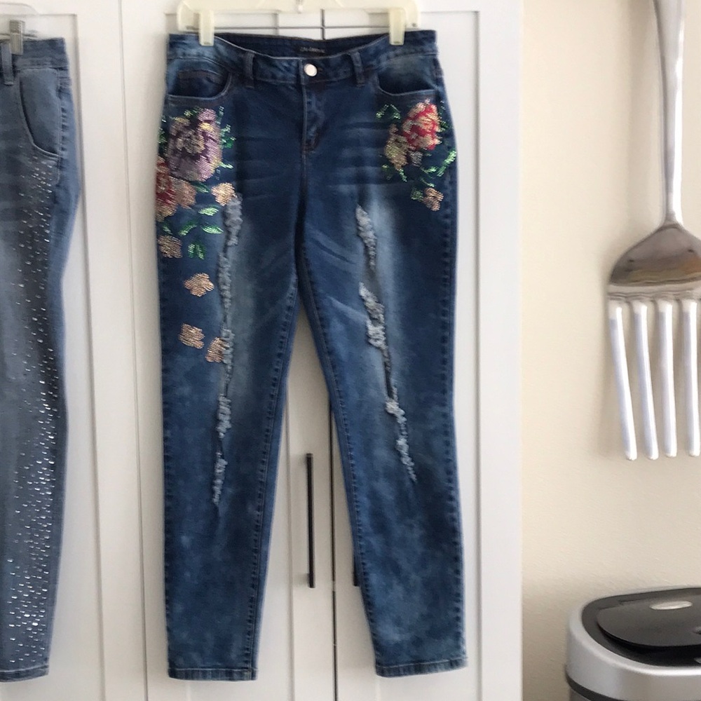 Embellished Dark Blue Women’s Jeans with Floral Sequin Detail